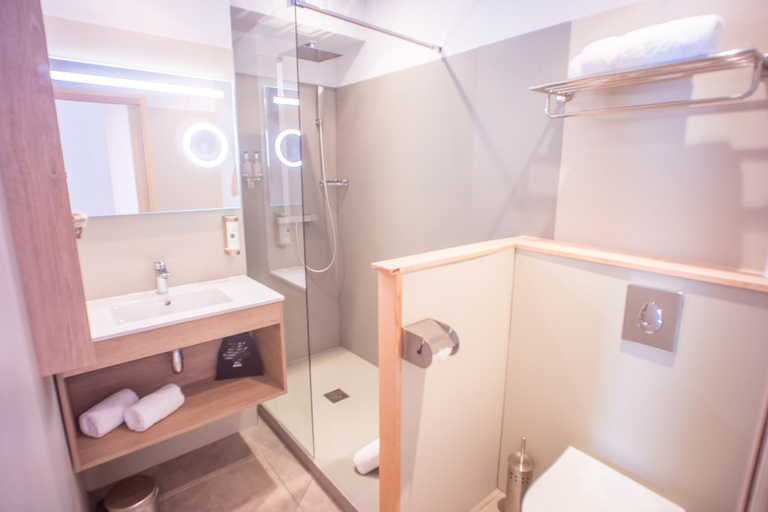 Bathroom 4, Les Flots Bleus, Var