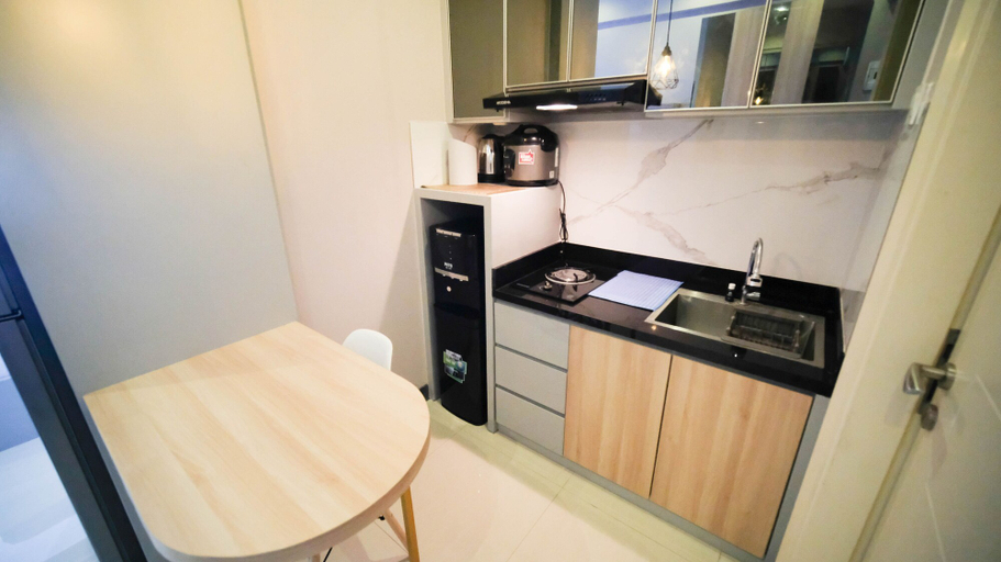 Private kitchen 4, Simple And Cozy Studio At Benson Supermall Mansion Apartment, Surabaya