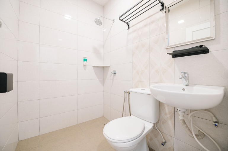 Bathroom 11