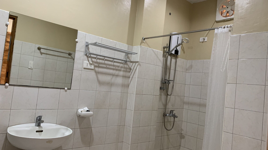Bathroom 3, Mabini Hotel, Mambajao