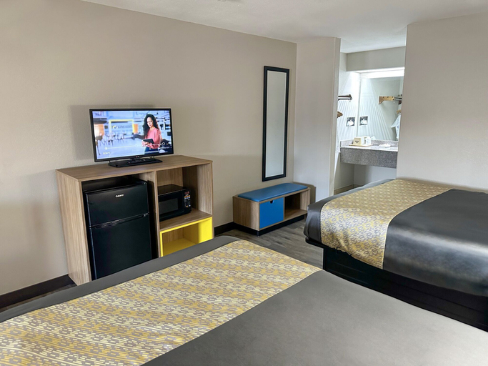 Bedroom 3, Days Inn & Suites by Wyndham Opelousas, Saint Landry