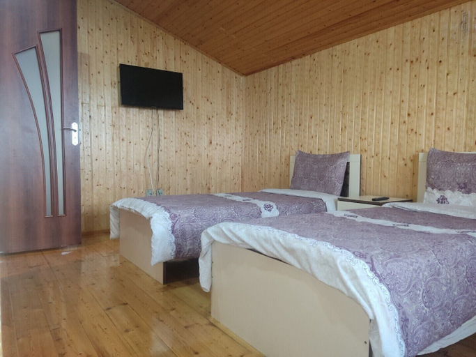Bedroom 2, Kriyus, Qəbələ