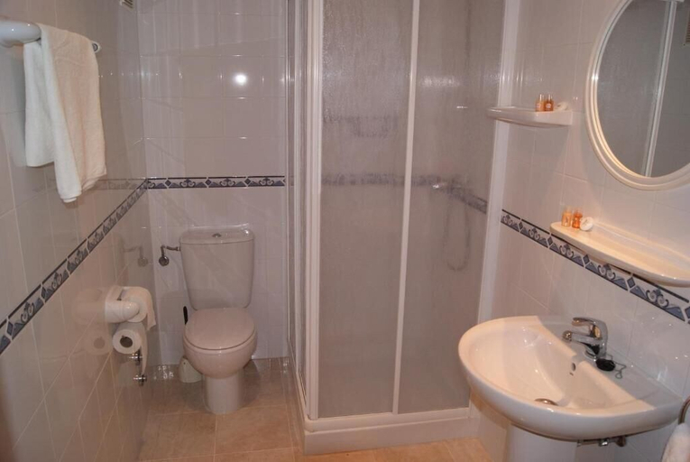 Bathroom 4, Hostal Mallorca, Baleares