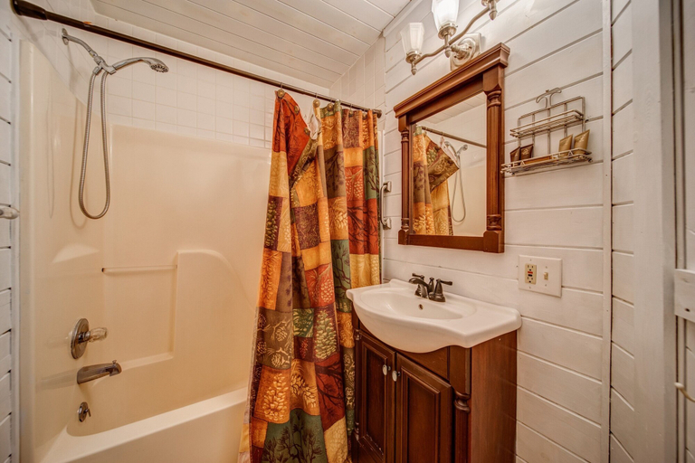 Bathroom 4, Blueridge Cabin Serene Forest Retreat!, Fannin