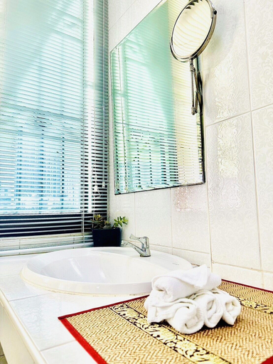 Bathroom 3, Meriton101, Phra Khanong