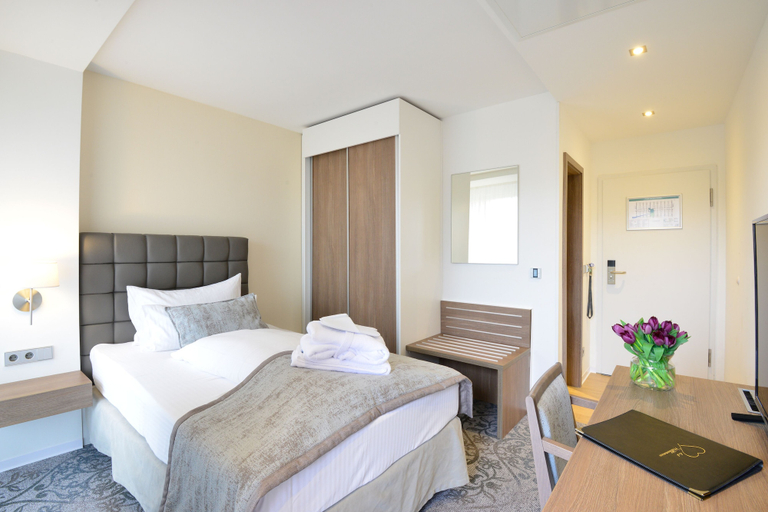 Bedroom 4, Parkhotel Residenz, Nordfriesland