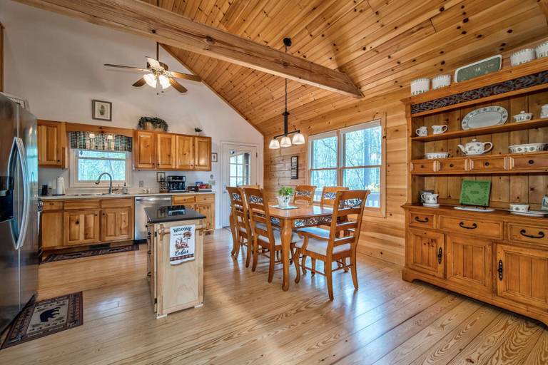 Food & Drinks, Leisure Bear Lodge, Gilmer