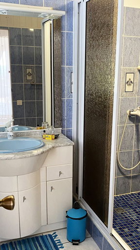 Bathroom, Mahina's Lodge