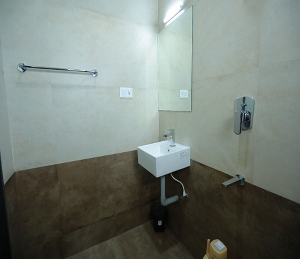 Bathroom 5, Hotel Ashok Palace, Karur