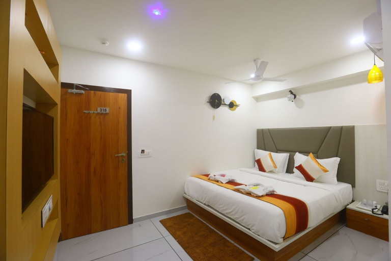Bedroom 2, Hotel Riva Palace, Ahmadabad