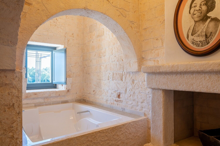Bathroom 3, Masseria Santo Scalone, Brindisi