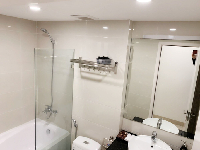 Bathroom 5, HANA Stay, Ba Đình