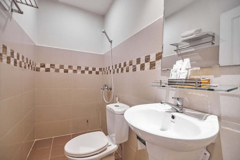 Bathroom 4, Bin Bin Hotel 2 - Near Him Lam D7, District 7