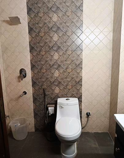 Bathroom 5, Pacific Inn City Center, Gurgaon