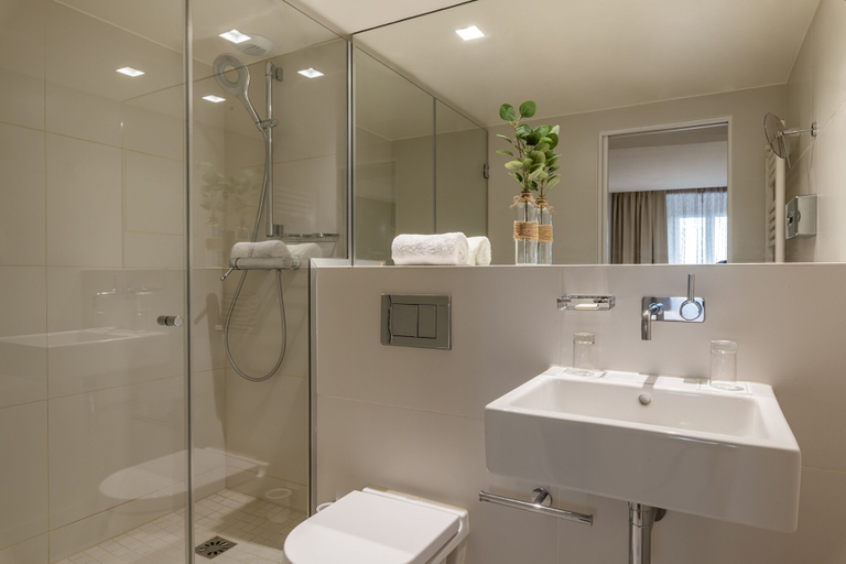Bathroom 4, 9Hotel Opera, Paris