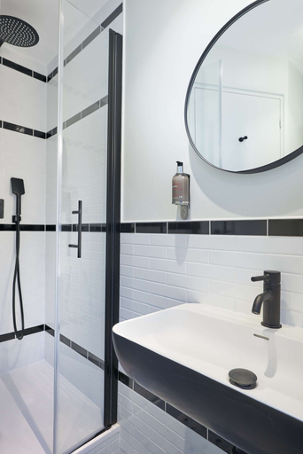 Bathroom 3, Hotel 10 Opera by HappyCulture, Paris