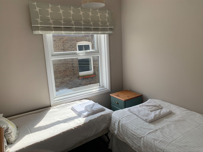 Bedroom 2, Arrandale House, Douglas