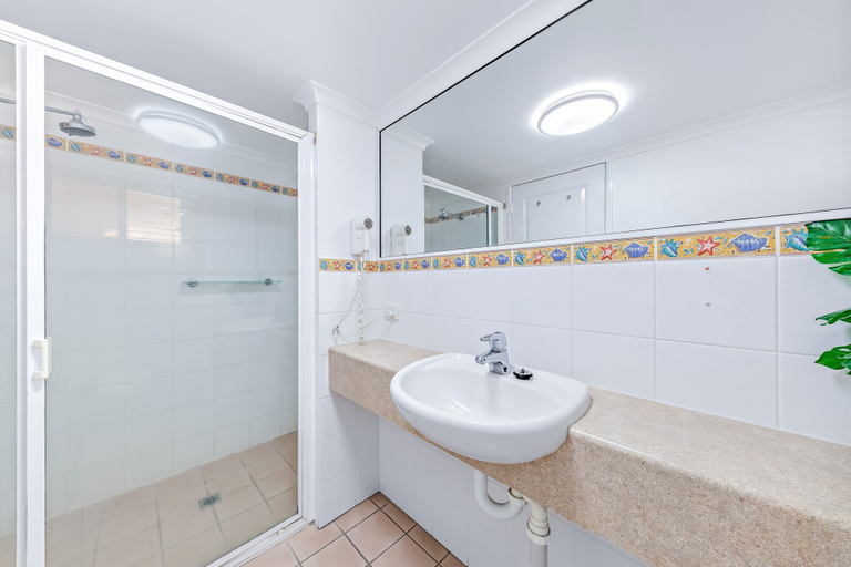 Bathroom 5, Shingley Beach Resort, Whitsunday