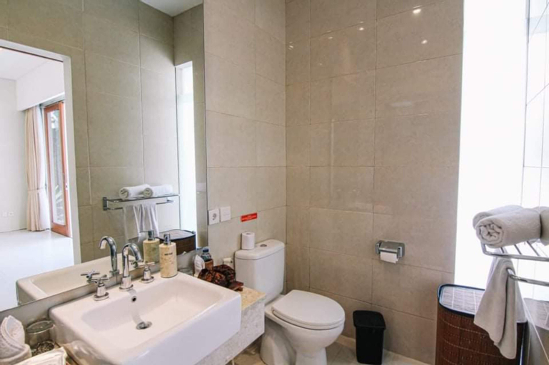 Bathroom 9