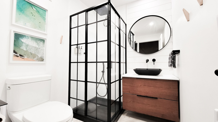 Bathroom 4, Nalu Retreat & Nordic Spa, Halifax