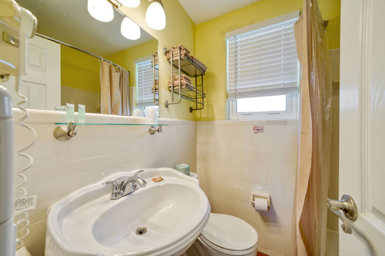 Bathroom 4, Camelot Beach Suites, Pinellas