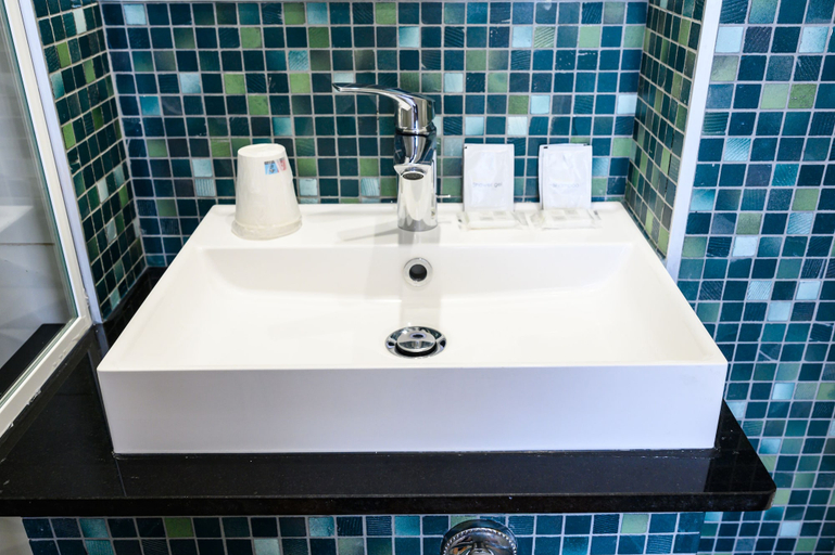 Bathroom 5, Hôtel d'Alsace, Paris