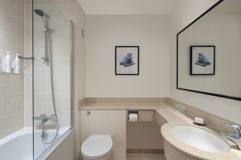 Bathroom 4, Delta Hotels by Marriott Peterborough, Peterborough