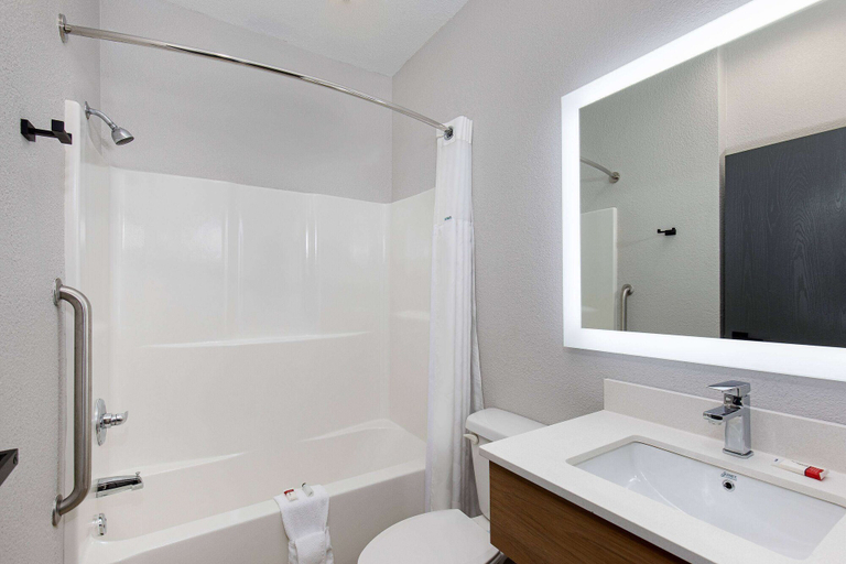 Bathroom 4, Microtel Inn & Suites by Wyndham Manchester, Coffee