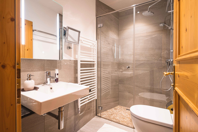 Bathroom 4, Chalet Crown of the Alps, Zell am See