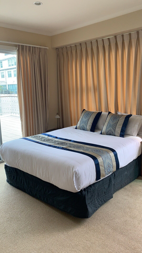 Bedroom 3, Waterfront Seaview Hotel Apartments, Waitakere