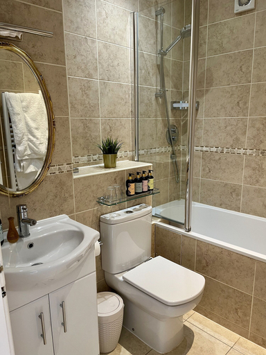 Bathroom 5, Burleigh Court, Gloucestershire