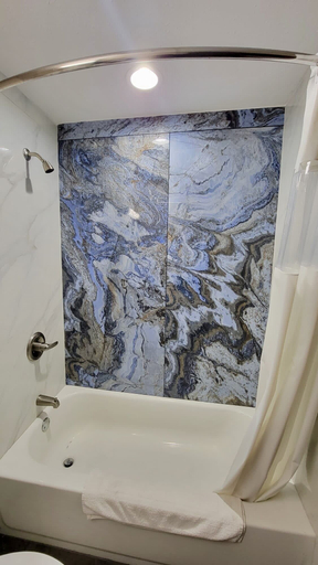 Bathroom 3, Budget Inn & Suites, Lauderdale
