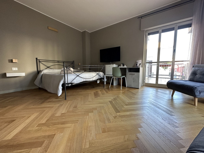 Others 4, Suite&Chic, Bari