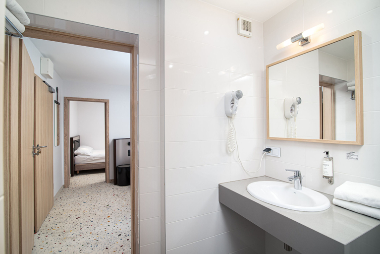 Bathroom 5, Hotel Antares, Gdynia