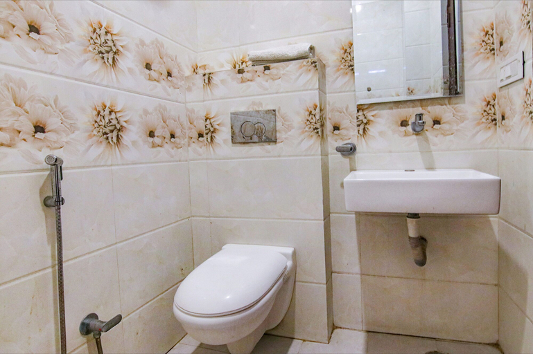 Bathroom 3, Fabhotel Legacy, Chandigarh