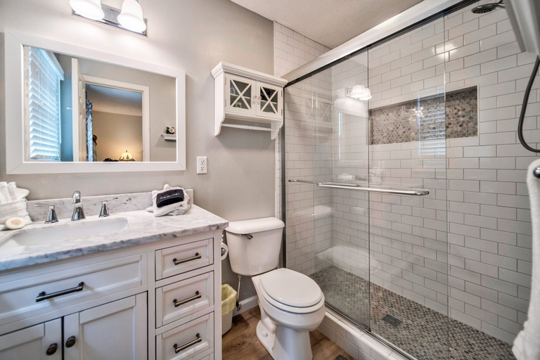 Bathroom 3, Leisure Bear Lodge, Gilmer
