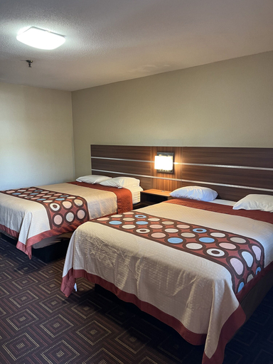 Bedroom 3, American Inn, New Haven