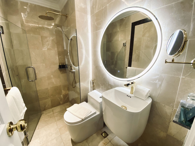Bathroom 5, Grand Eska Hotel & Suites Batam, Batam