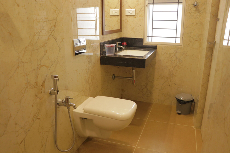Bathroom 3, Hotel Emeraald House, Erode