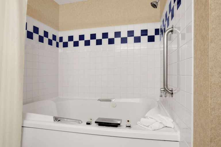 Bathroom 4, Baymont by Wyndham Golden/Red Rocks, Jefferson