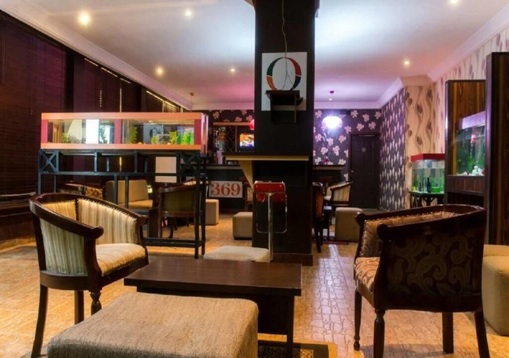 Food & Drinks 4, Apartments & Hotels by Qualer Jos, Jos North