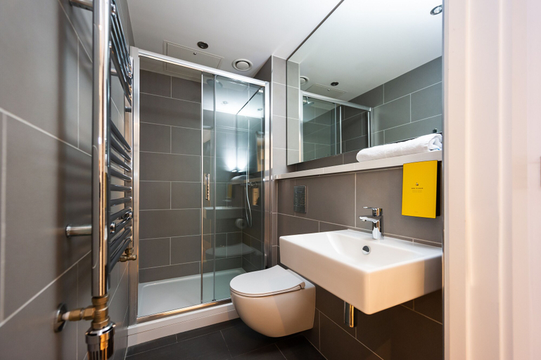 Bathroom 4, Staycity Aparthotels, Dublin Castle, Dublin