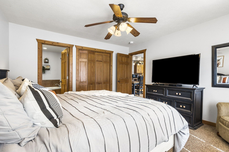 Bedroom 2, Whispering Creek - In the Heart of Ozarks, Near DT!, Stone
