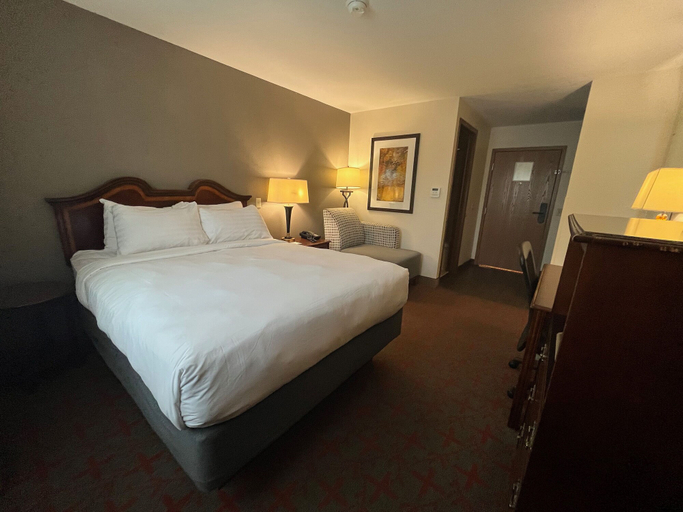 Bedroom 2, Harbor Winds Hotel, Sheboygan