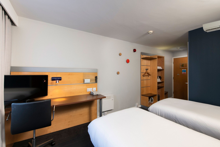 Bedroom 2, Holiday Inn Express LEEDS - CITY CENTRE by IHG, Leeds