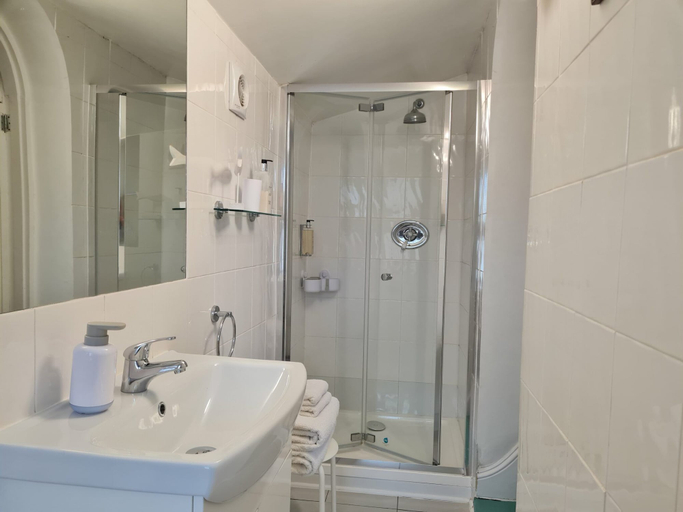 Bathroom 3, Endeavour House, Isle of Wight
