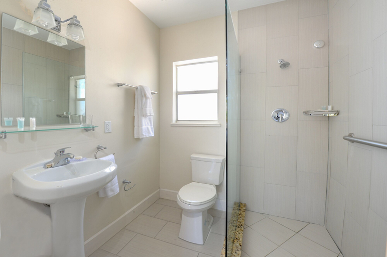 Bathroom 3, Soleado Hotel, Broward