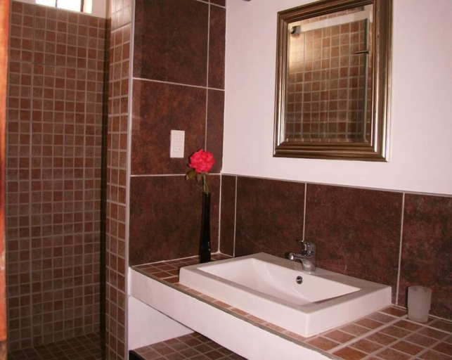 Bathroom 4, Casa Amihan, Anda