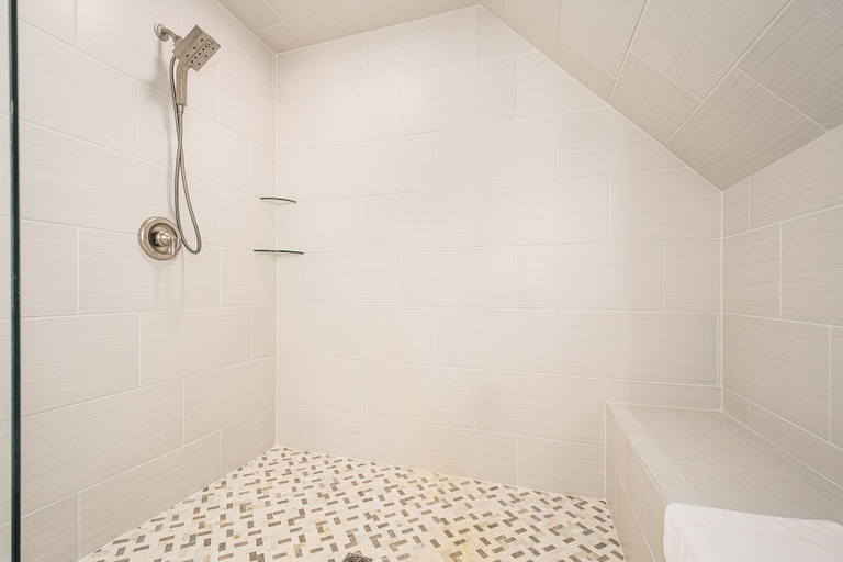 Bathroom 5, Magnolia, Garrett