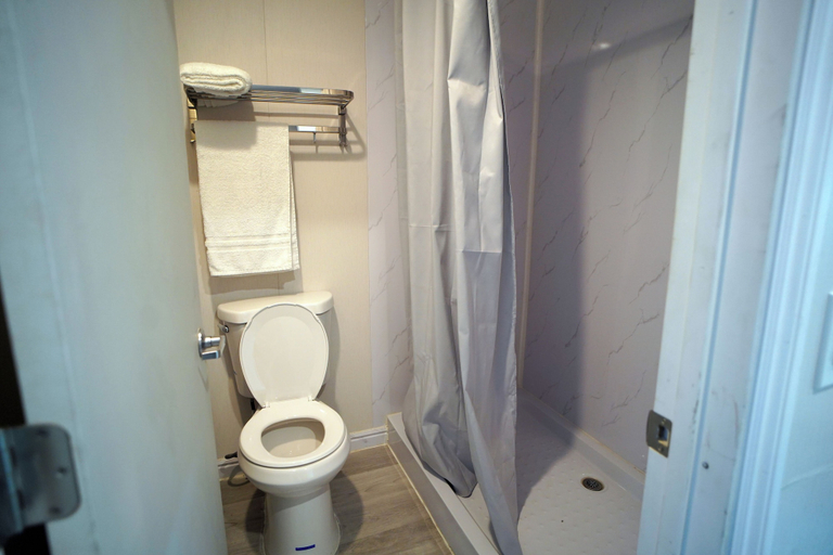 Bathroom 3, Airport Stay Motel, San Bernardino